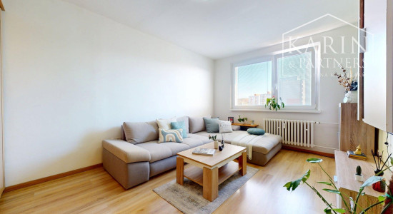 KOMPLETNE ZREKONŠTRUOVANÝ A ZARIADENÝ 2I BYT S PIVNICOU