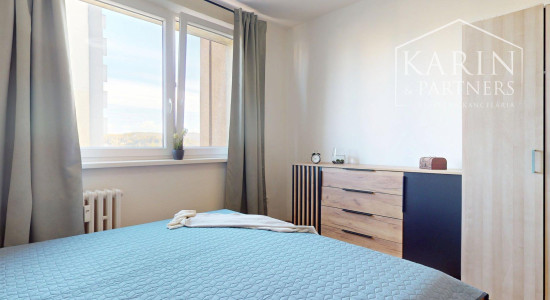 KOMPLETNE ZREKONŠTRUOVANÝ A ZARIADENÝ 2I BYT S PIVNICOU