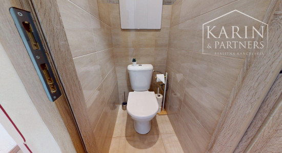 KOMPLETNE ZREKONŠTRUOVANÝ A ZARIADENÝ 2I BYT S PIVNICOU