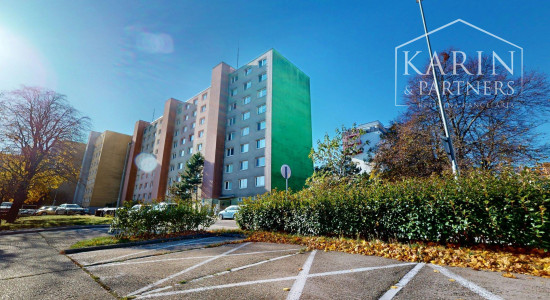 KOMPLETNE ZREKONŠTRUOVANÝ A ZARIADENÝ 2I BYT S PIVNICOU