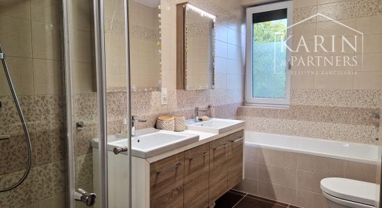 4 izbový RD 100m2 so záhradou 144m2, solárne panely, 2x parking, pokojná časť Rovinky