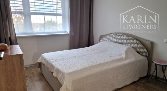 4 izbový RD 100m2 so záhradou 144m2, solárne panely, 2x parking, pokojná časť Rovinky