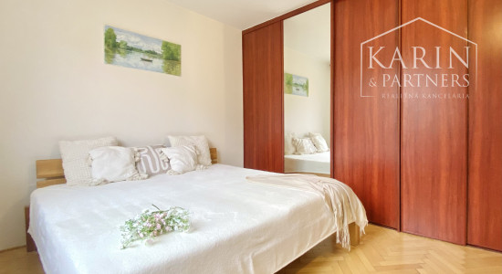 Prenájom Príjemný 3-izbový byt s balkónom a home office priestorom-Nitra Chrenová