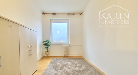 Prenájom Príjemný 3-izbový byt s balkónom a home office priestorom-Nitra Chrenová