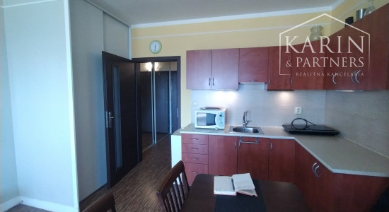 Garsónka! 38,44 m2 s loggiou a pivničnou kobkou, ul. Jána Jonáša, Devínska Nová Ves, BA IV.