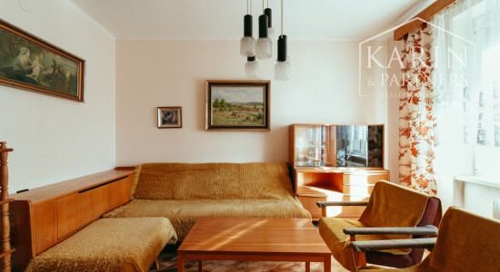 PRIESTRANNÝ 2i BYT S LOGGIOU A DVOMA PIVNICAMI