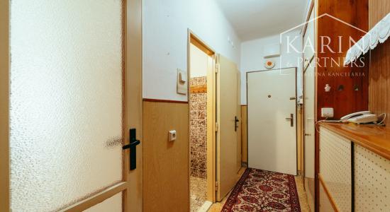 PRIESTRANNÝ 2i BYT S LOGGIOU A DVOMA PIVNICAMI