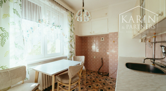 PRIESTRANNÝ 2i BYT S LOGGIOU A DVOMA PIVNICAMI