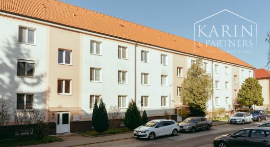 PRIESTRANNÝ 2i BYT S LOGGIOU A DVOMA PIVNICAMI