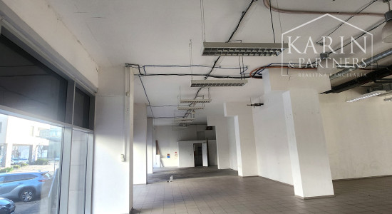 PRENÁJOM-Obchodné priestory 335 m2 s výkladmi do ulice-Tomášiková ul.