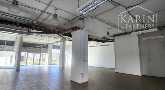 PRENÁJOM-Obchodné priestory 335 m2 s výkladmi do ulice-Tomášiková ul.