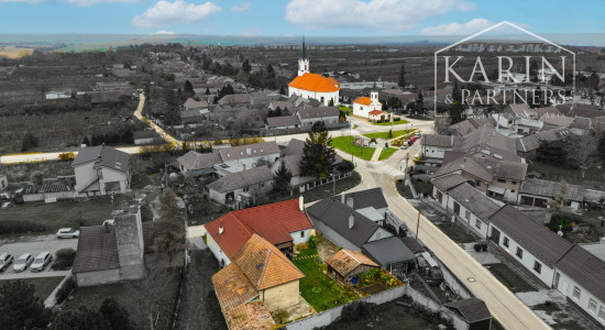 ZREKONŠTRUOVANÝ A ZARIADENÝ RODINNÝ DOM V KRÁĽOVEJ