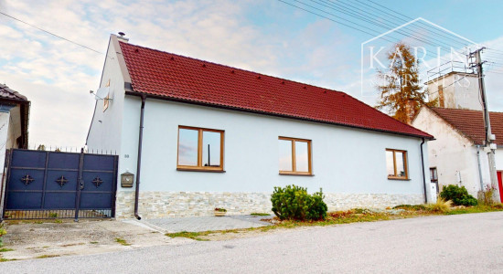 ZREKONŠTRUOVANÝ A ZARIADENÝ RODINNÝ DOM V KRÁĽOVEJ