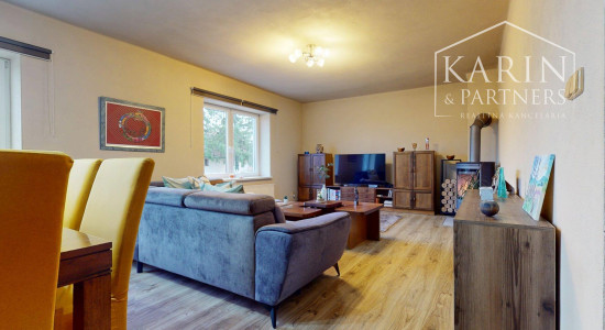 ZREKONŠTRUOVANÝ A ZARIADENÝ RODINNÝ DOM V KRÁĽOVEJ