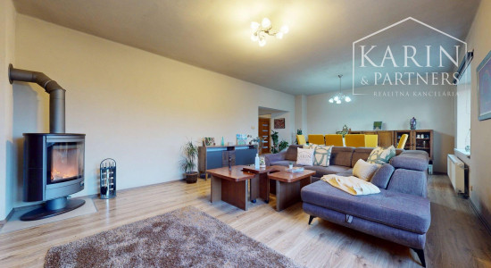 ZREKONŠTRUOVANÝ A ZARIADENÝ RODINNÝ DOM V KRÁĽOVEJ