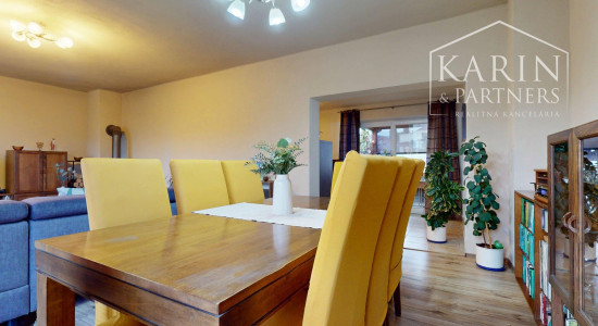 ZREKONŠTRUOVANÝ A ZARIADENÝ RODINNÝ DOM V KRÁĽOVEJ