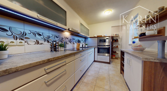 ZREKONŠTRUOVANÝ A ZARIADENÝ RODINNÝ DOM V KRÁĽOVEJ