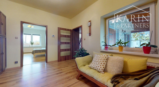 ZREKONŠTRUOVANÝ A ZARIADENÝ RODINNÝ DOM V KRÁĽOVEJ