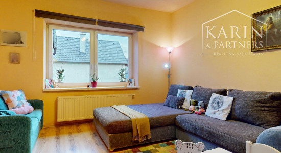 ZREKONŠTRUOVANÝ A ZARIADENÝ RODINNÝ DOM V KRÁĽOVEJ