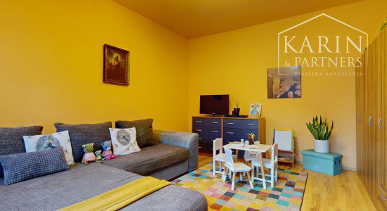 ZREKONŠTRUOVANÝ A ZARIADENÝ RODINNÝ DOM V KRÁĽOVEJ