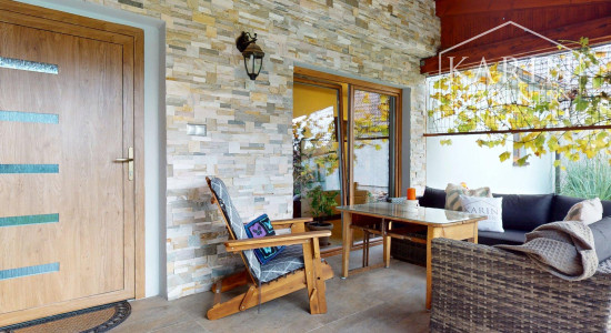 ZREKONŠTRUOVANÝ A ZARIADENÝ RODINNÝ DOM V KRÁĽOVEJ