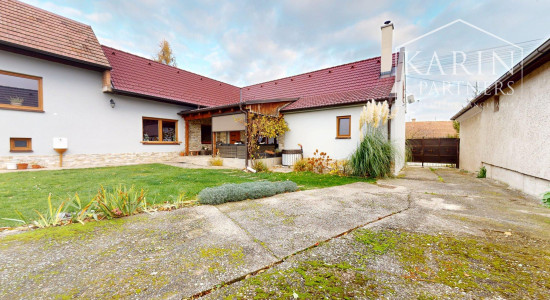 ZREKONŠTRUOVANÝ A ZARIADENÝ RODINNÝ DOM V KRÁĽOVEJ