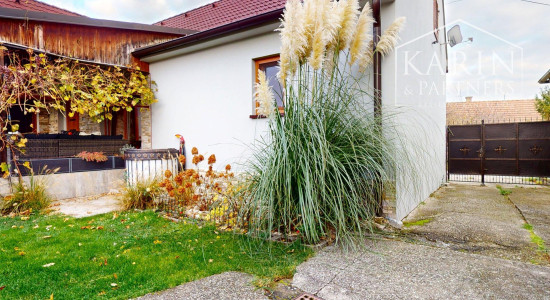 ZREKONŠTRUOVANÝ A ZARIADENÝ RODINNÝ DOM V KRÁĽOVEJ