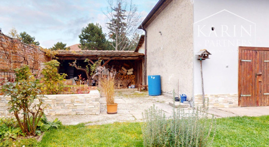 ZREKONŠTRUOVANÝ A ZARIADENÝ RODINNÝ DOM V KRÁĽOVEJ