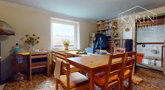 ZREKONŠTRUOVANÝ A ZARIADENÝ RODINNÝ DOM V KRÁĽOVEJ