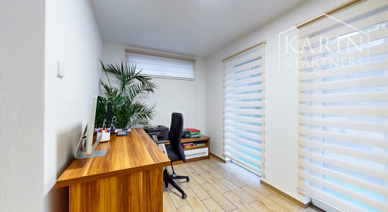 EXKLUZÍVNY, KOMPLETNE ZREKONŠTRUOVANÝ DOM S BAZÉNOM A LETNOU KUCHYŇOU