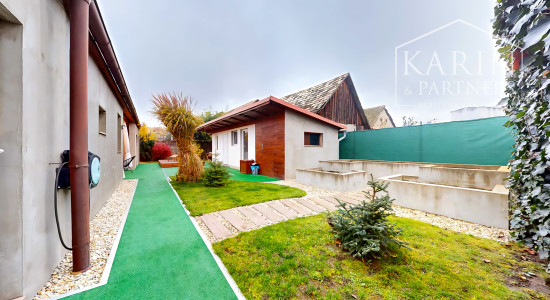 EXKLUZÍVNY, KOMPLETNE ZREKONŠTRUOVANÝ DOM S BAZÉNOM A LETNOU KUCHYŇOU