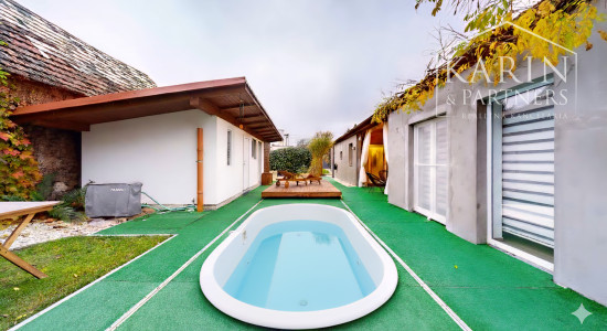 EXKLUZÍVNY, KOMPLETNE ZREKONŠTRUOVANÝ DOM S BAZÉNOM A LETNOU KUCHYŇOU
