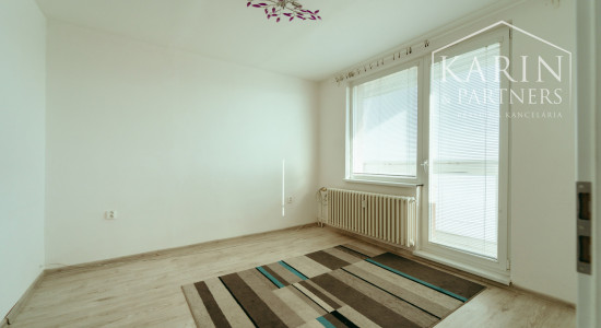 3i byt s dvoma balkónmi v blízkosti centra mesta Senica