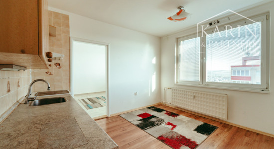 3i byt s dvoma balkónmi v blízkosti centra mesta Senica