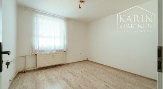 3i byt s dvoma balkónmi v blízkosti centra mesta Senica