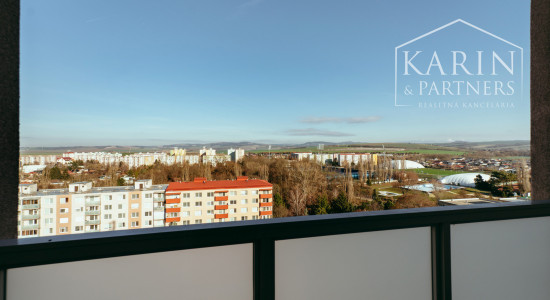 3i byt s dvoma balkónmi v blízkosti centra mesta Senica