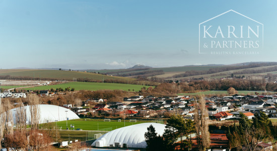 3i byt s dvoma balkónmi v blízkosti centra mesta Senica