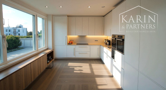 🔑 Bývanie bez starostí: Kompletne zrekonštruovaný 2-izbový byt s loggiou na TOP adrese v Lučenci!