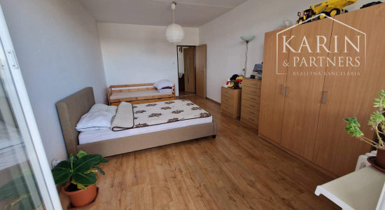 Priestranný 2-izbový Byt s Balkónom – Ul. Imatra, Zvolen (64 m²)