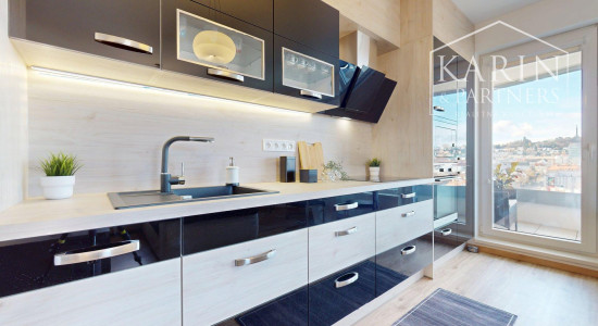 KOMPLETNE VKUSNE A KVALITNE ZARIADENÝ 2I BYT S LODŽIOU A GARÁŽOVÝM STOJISKOM