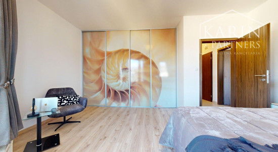 KOMPLETNE VKUSNE A KVALITNE ZARIADENÝ 2I BYT S LODŽIOU A GARÁŽOVÝM STOJISKOM