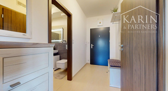 KOMPLETNE VKUSNE A KVALITNE ZARIADENÝ 2I BYT S LODŽIOU A GARÁŽOVÝM STOJISKOM