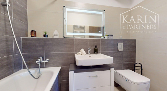 KOMPLETNE VKUSNE A KVALITNE ZARIADENÝ 2I BYT S LODŽIOU A GARÁŽOVÝM STOJISKOM