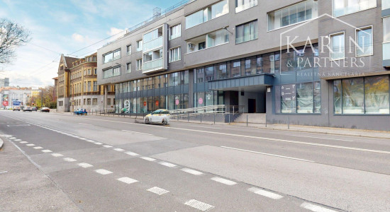 KOMPLETNE VKUSNE A KVALITNE ZARIADENÝ 2I BYT S LODŽIOU A GARÁŽOVÝM STOJISKOM