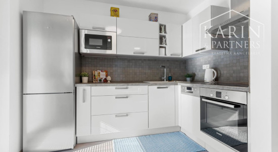 1-IZBOVÝ BYT S PRIESTRANNÝM BALKÓNOM | KLIMATIZACIA | PARKING | RAČA - RUSTAVELIHO