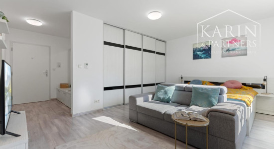 1-IZBOVÝ BYT S PRIESTRANNÝM BALKÓNOM | KLIMATIZACIA | PARKING | RAČA - RUSTAVELIHO