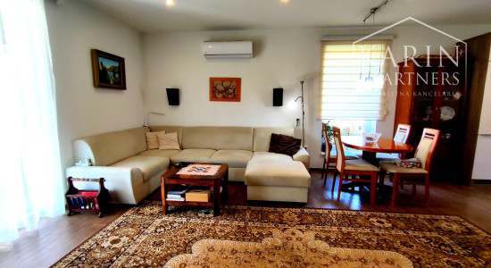 Na predaj novostavba rodinného domu s krásnym udržiavaným pozemkom, v súkromnou areáli, Dvory nad Žitavou