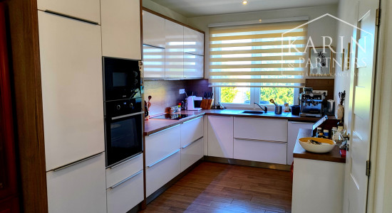 Na predaj novostavba rodinného domu s krásnym udržiavaným pozemkom, v súkromnou areáli, Dvory nad Žitavou