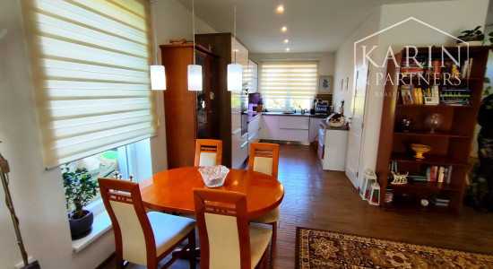 Na predaj novostavba rodinného domu s krásnym udržiavaným pozemkom, v súkromnou areáli, Dvory nad Žitavou