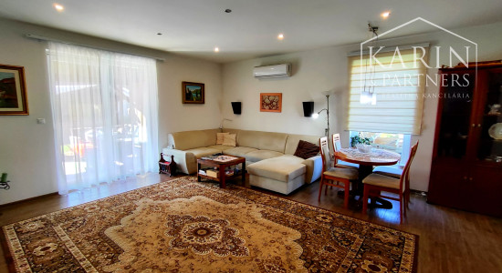 Na predaj novostavba rodinného domu s krásnym udržiavaným pozemkom, v súkromnou areáli, Dvory nad Žitavou